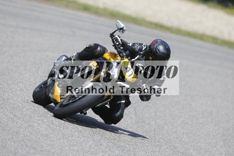 /Archiv-2025/09 22.04.2025 Cornu Master School ADR/rot-rouge/41